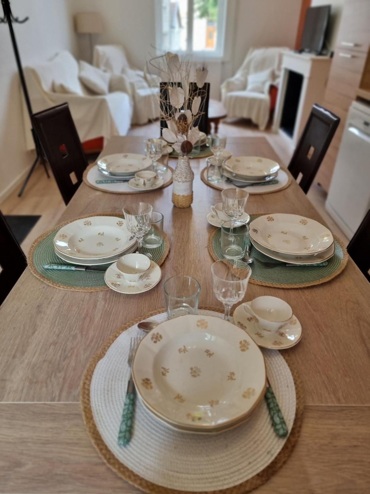 Sireuil  L Essentiel Gite Pour 6 Personnes מראה חיצוני תמונה